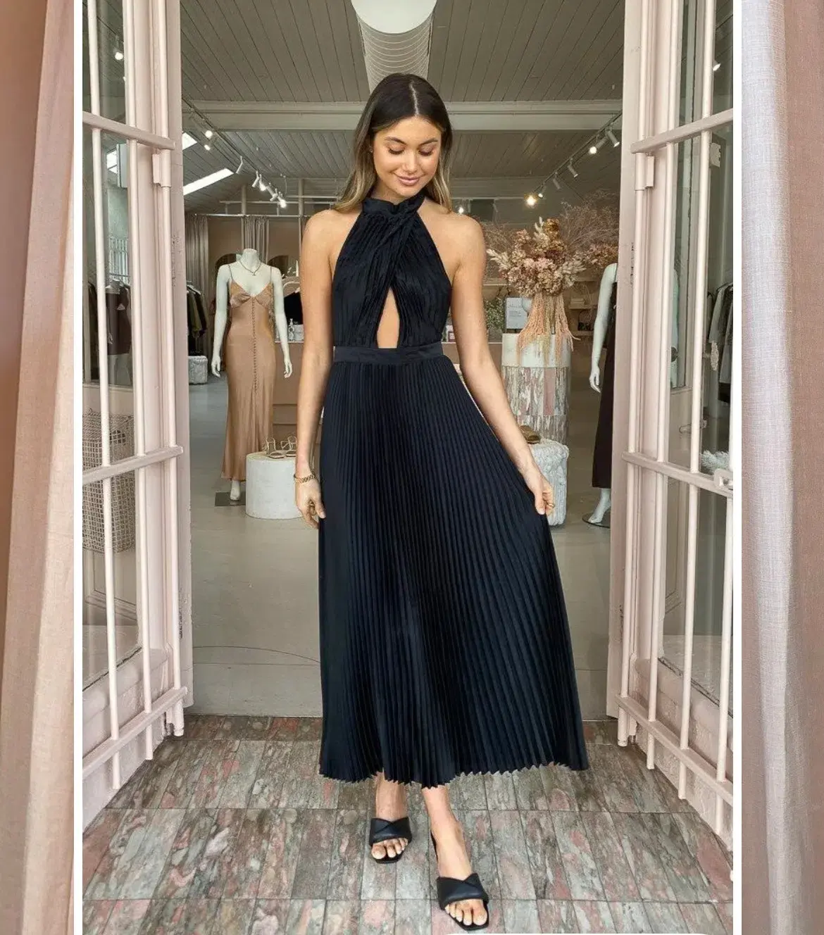 L'Idee Renaissance Gown Black Size AU 8 - Image 1