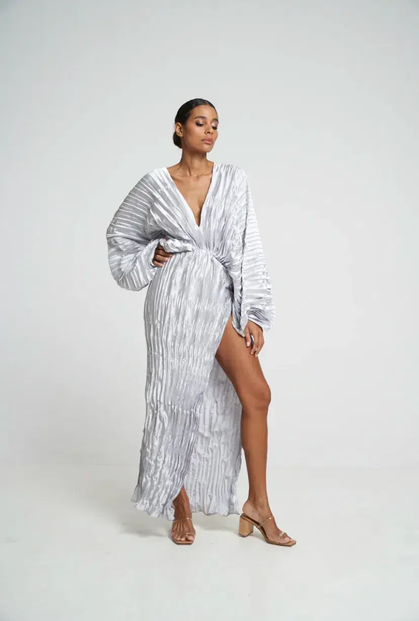 L'idee De Luxe Gown in Metallic Size AU 8 - Image 5