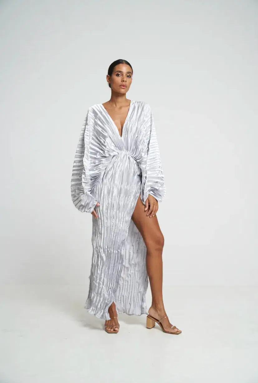 L'idee De Luxe Gown in Metallic Size AU 8 - Image 6