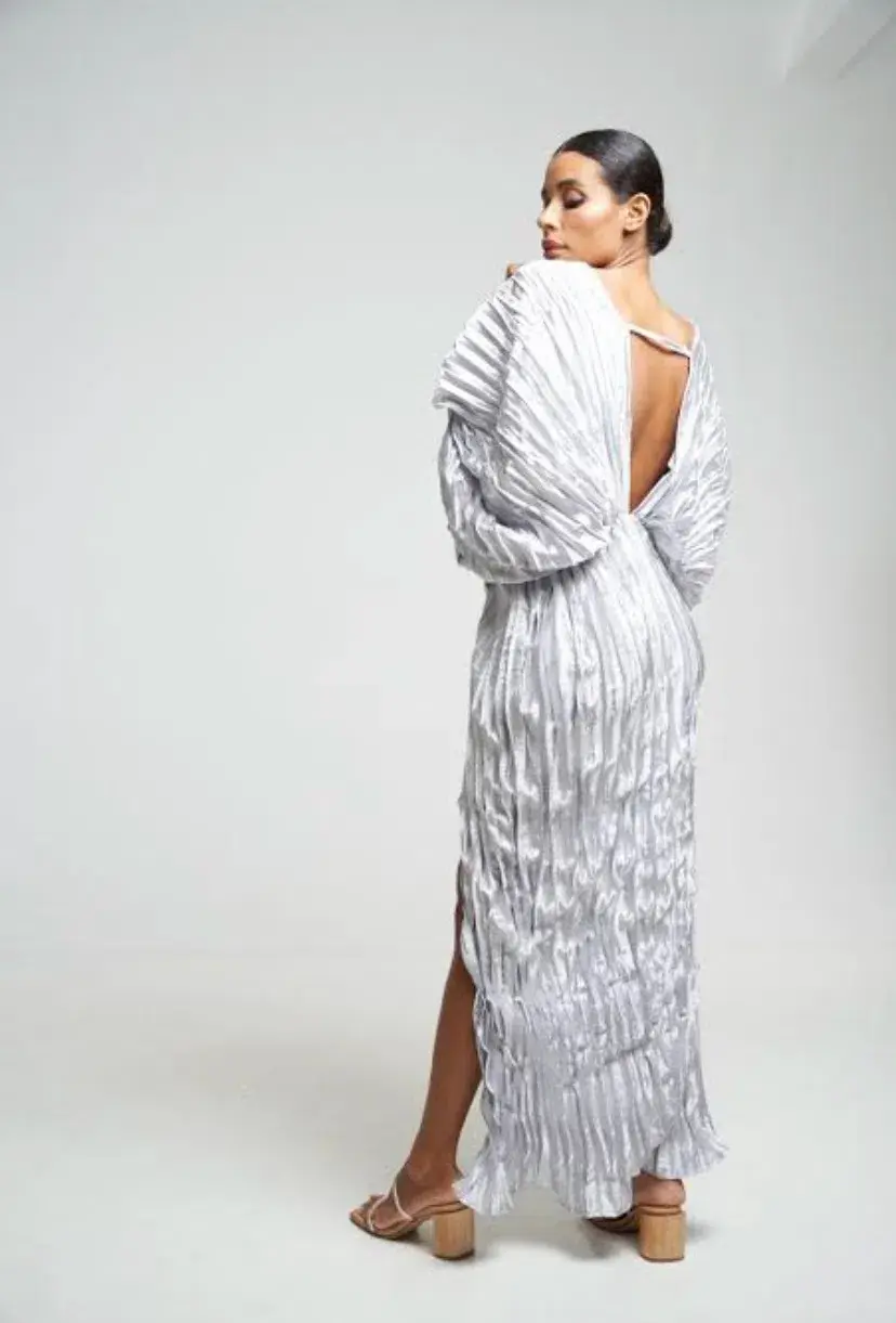 L'idee De Luxe Gown in Metallic Size AU 8 - Image 3