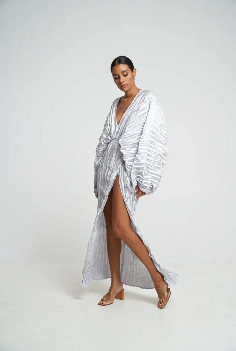 L'idee De Luxe Gown in Metallic Size AU 8 - Image 4