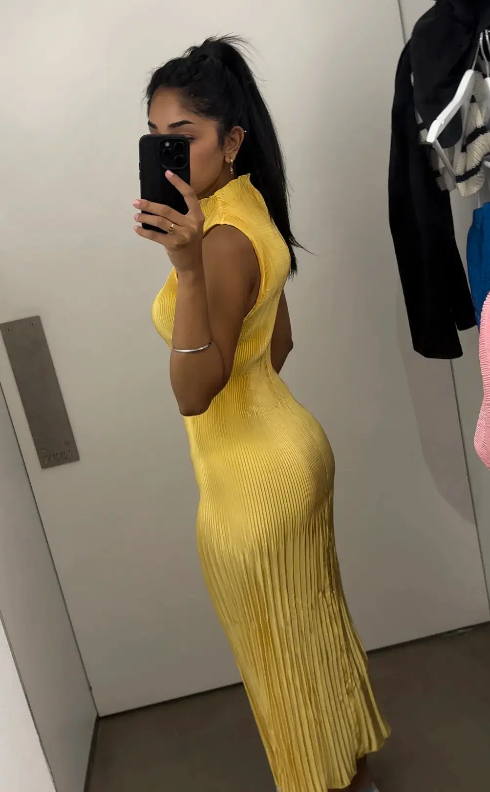 L'idee Soiree Moss Gown in Canary Yellow Size 8 - Image 5