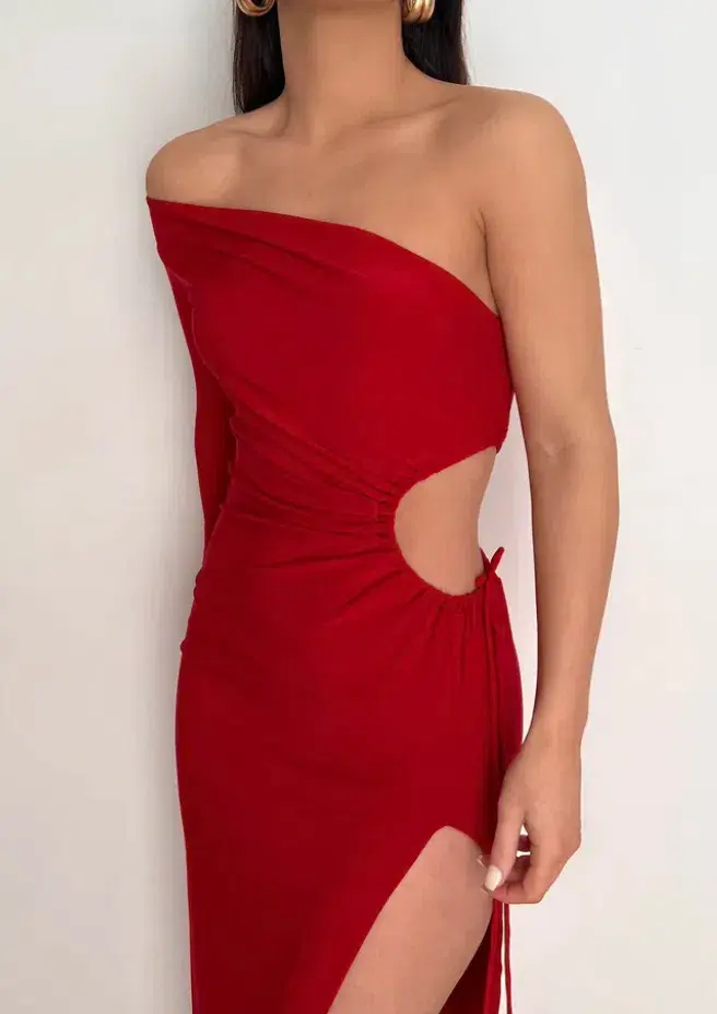 Melani the Label Mila Gown in Red Size 8  - Image 4
