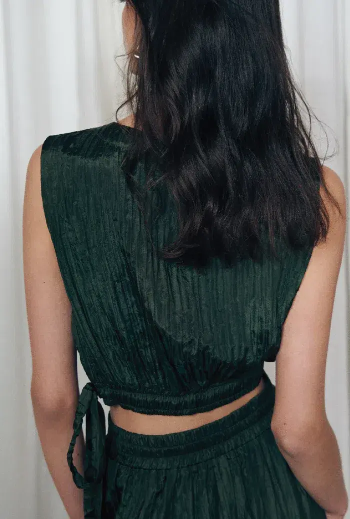 Silk Laundry Crinkle Sleeveless Crop Top Cedar Green Size AU 8  - Image 3