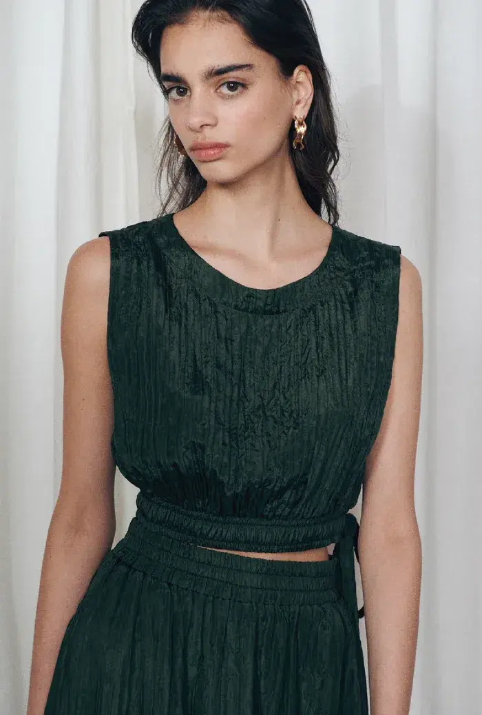 Silk Laundry Crinkle Sleeveless Crop Top Cedar Green Size AU 8  - Image 2