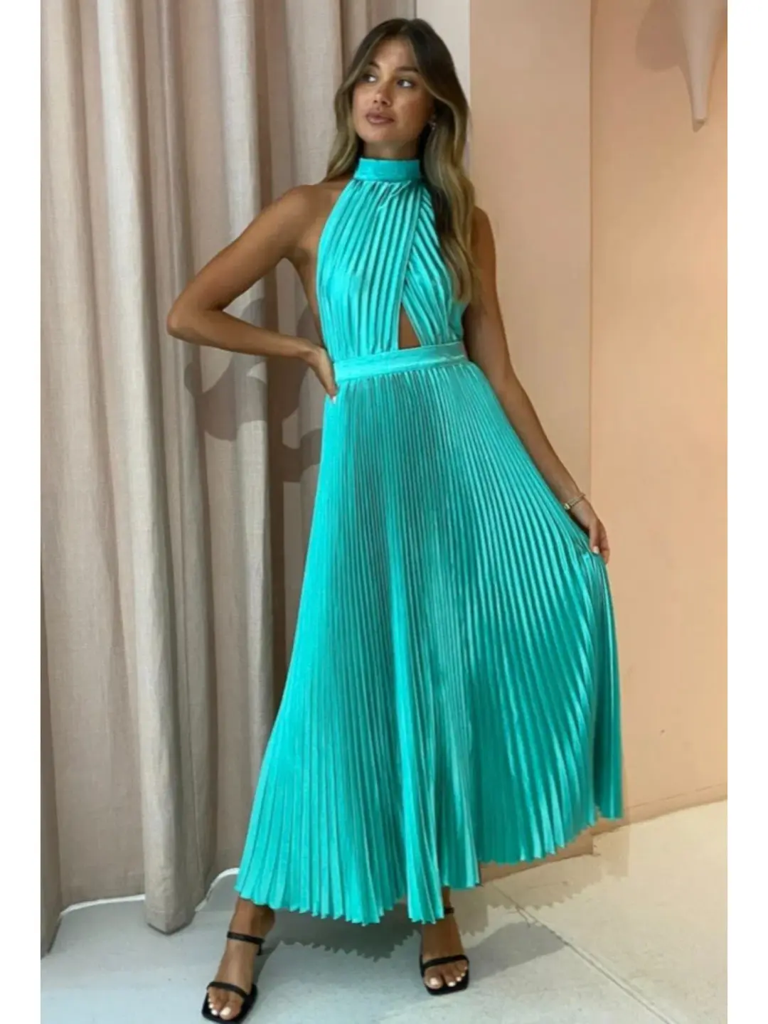 L'Idee Renaissance Gown in Marine Size AU 8 for rent on The Volte - main image