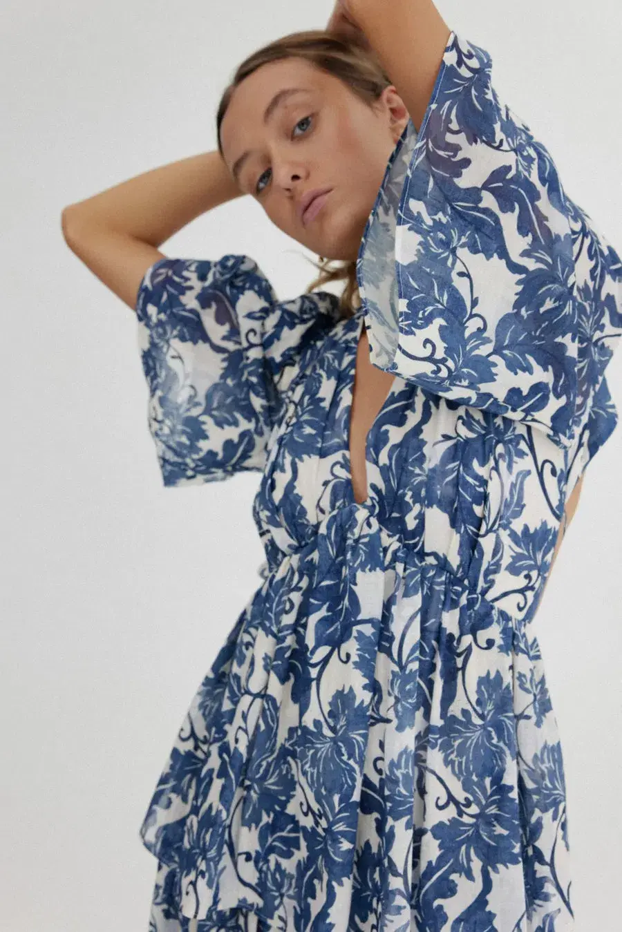 Significant Other Scarlett Maxi Dress Blue White Floral Size 6 - Image 2