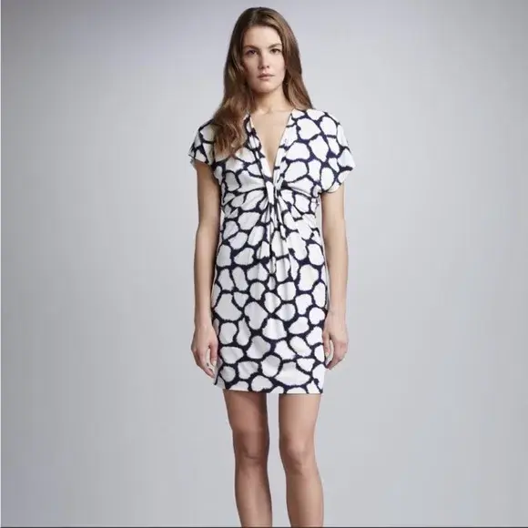 Diane Von Furstenberg Natalie Silk Twist Front Mini Dress Print Size 8 - Image 1