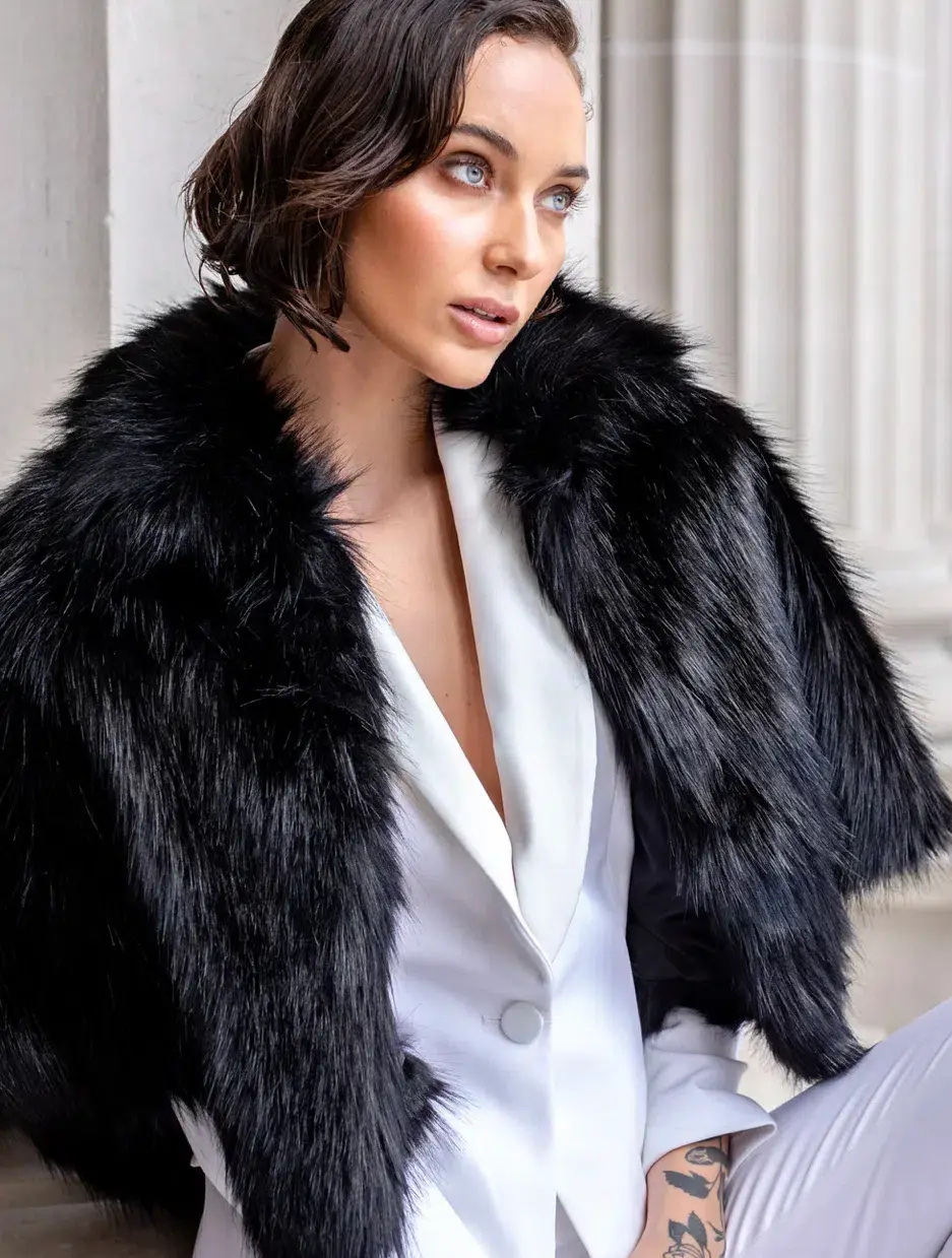 Unreal Fur Nord Cape Black One Size - Image 3