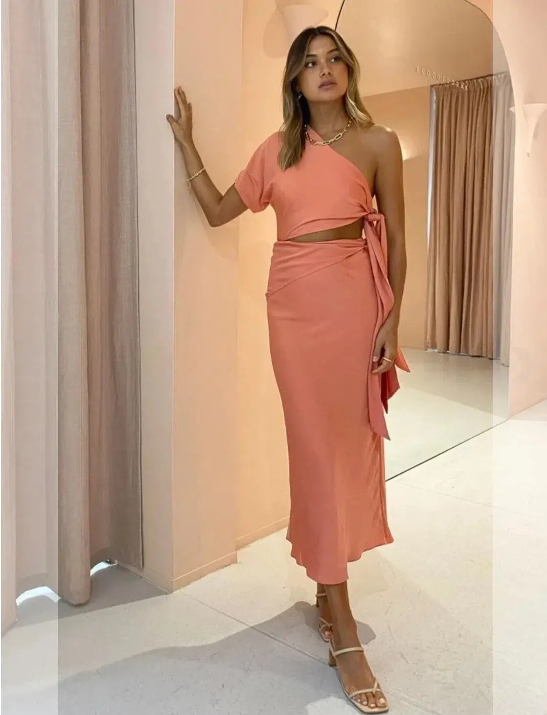 Issy Mona Midi Dress Coral Size 10 - Image 3