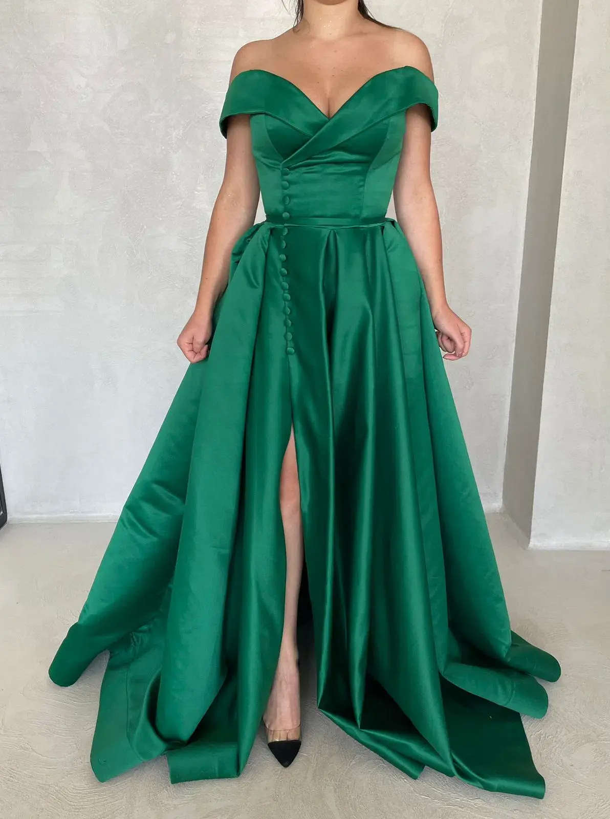 Lia Stublla Emerald Green Gown Size 8/10 - Image 1
