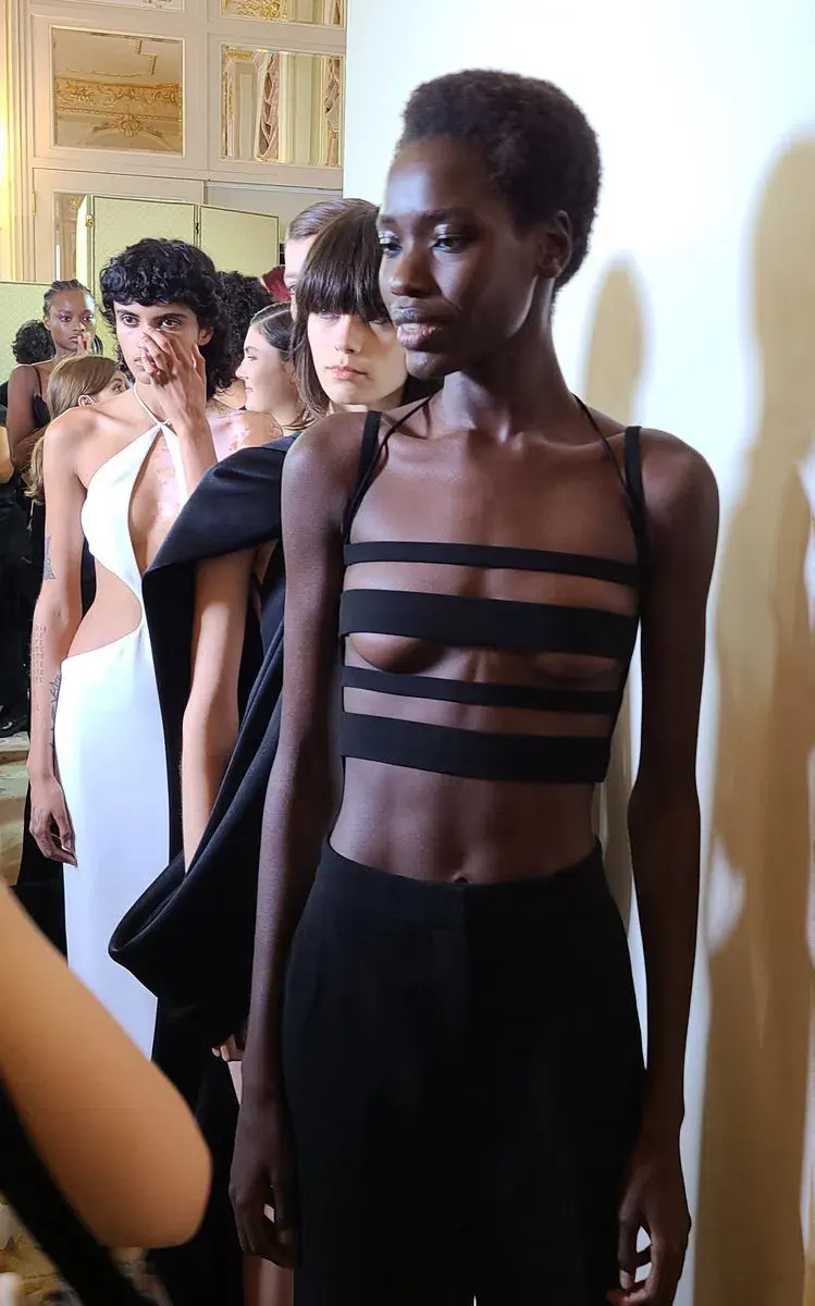 Monot Cutout Crop Top Black Size 4 - Image 3