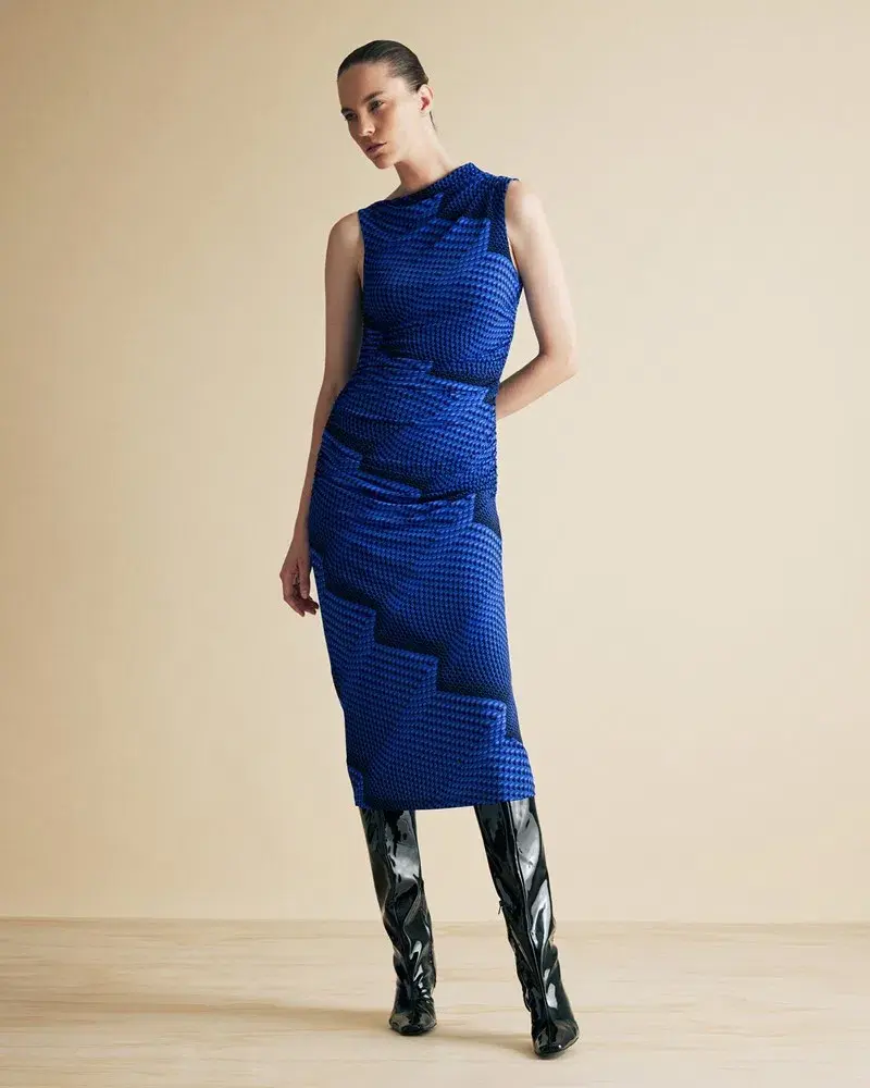 Cue Jersey Rushed Dress Blue Print Size 8  for rent on The Volte - main image