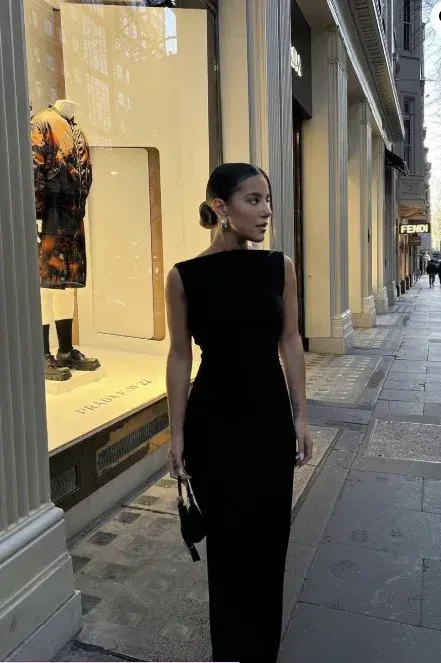 Effie Kats Verona Gown Black Size 8 - Image 3