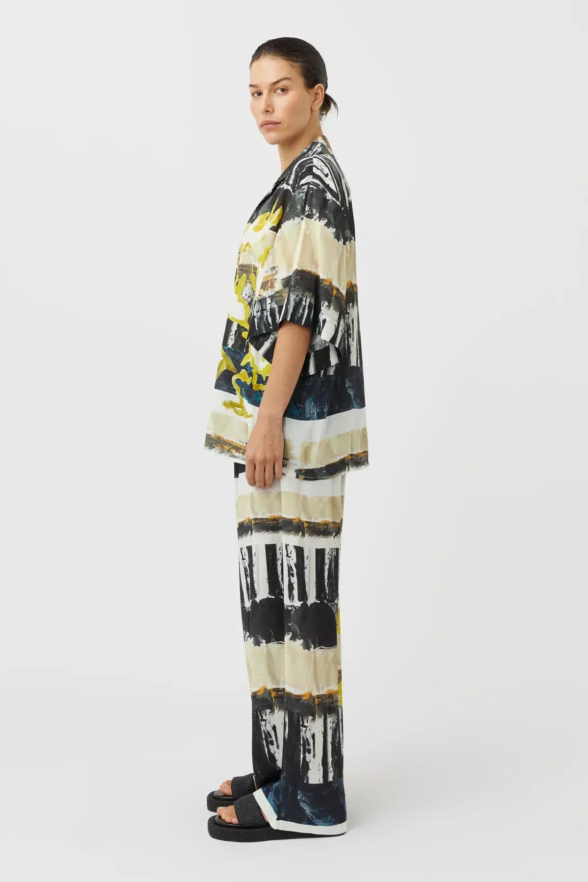 Camilla and Marc Skye Printed Short Sleeve Shirt and Pant Set Size 8 - Image 2