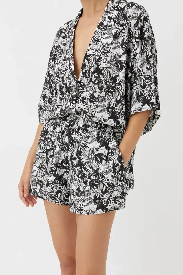 Camilla and Marc Sawyer Printed Shirt and Short Set Size 8 - Image 2