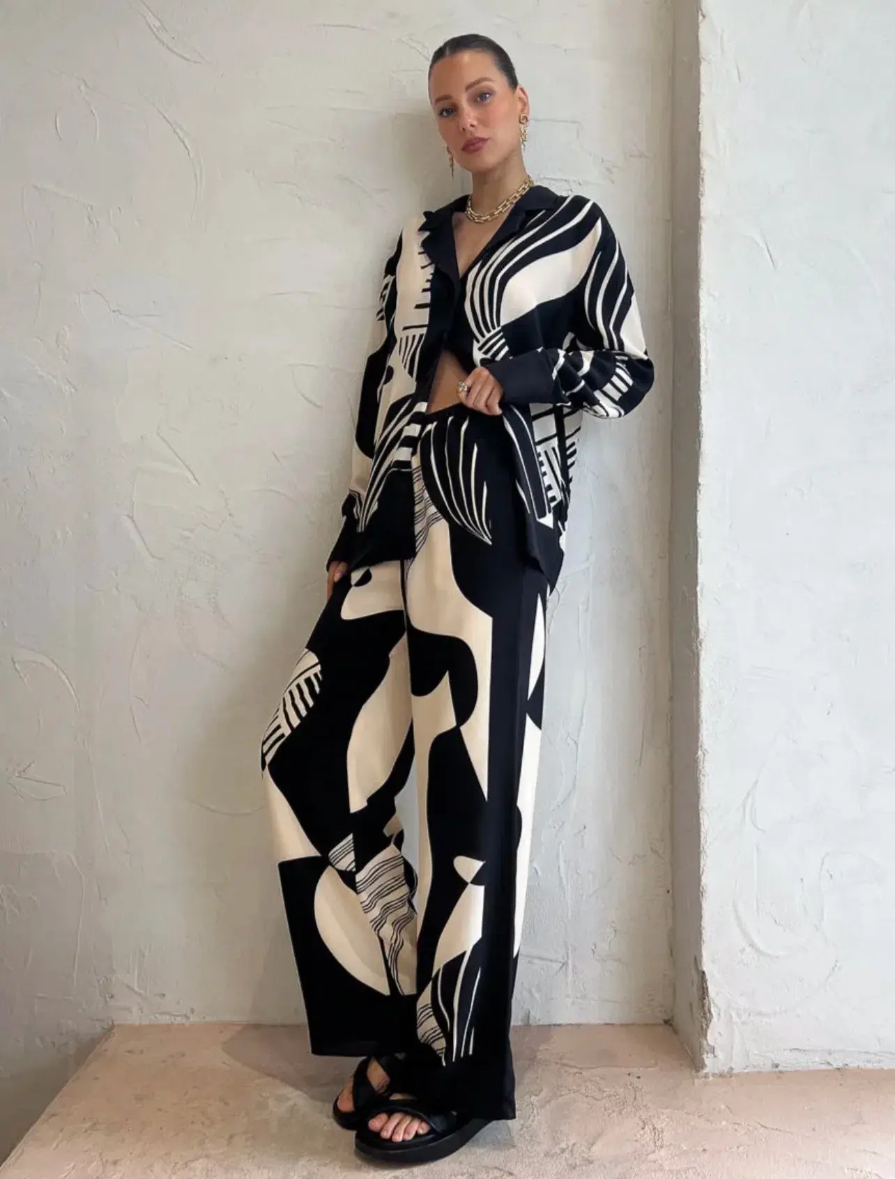 Sir The Label Realisme Long Sleeve Shirt and Pant Set in Papier Print Size 10 - Image 1