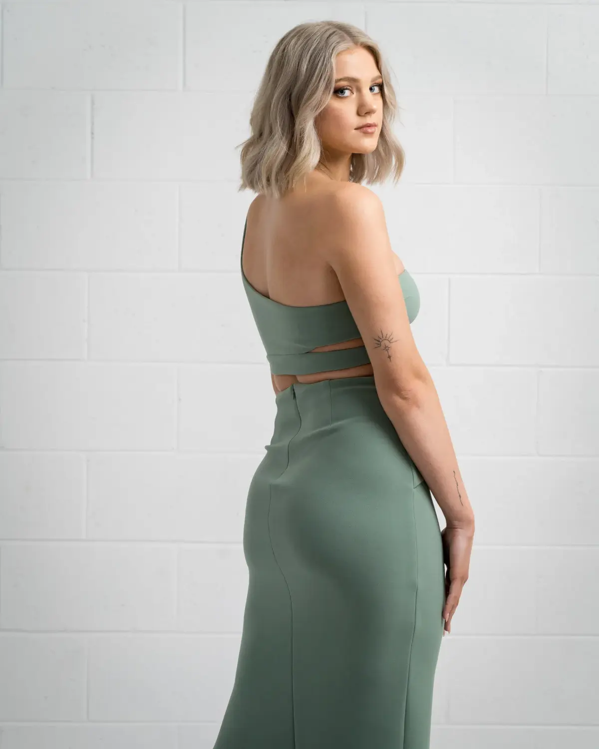 Bec and Bridge Ivy Crop and Skirt Set Green Size 10 - Image 4