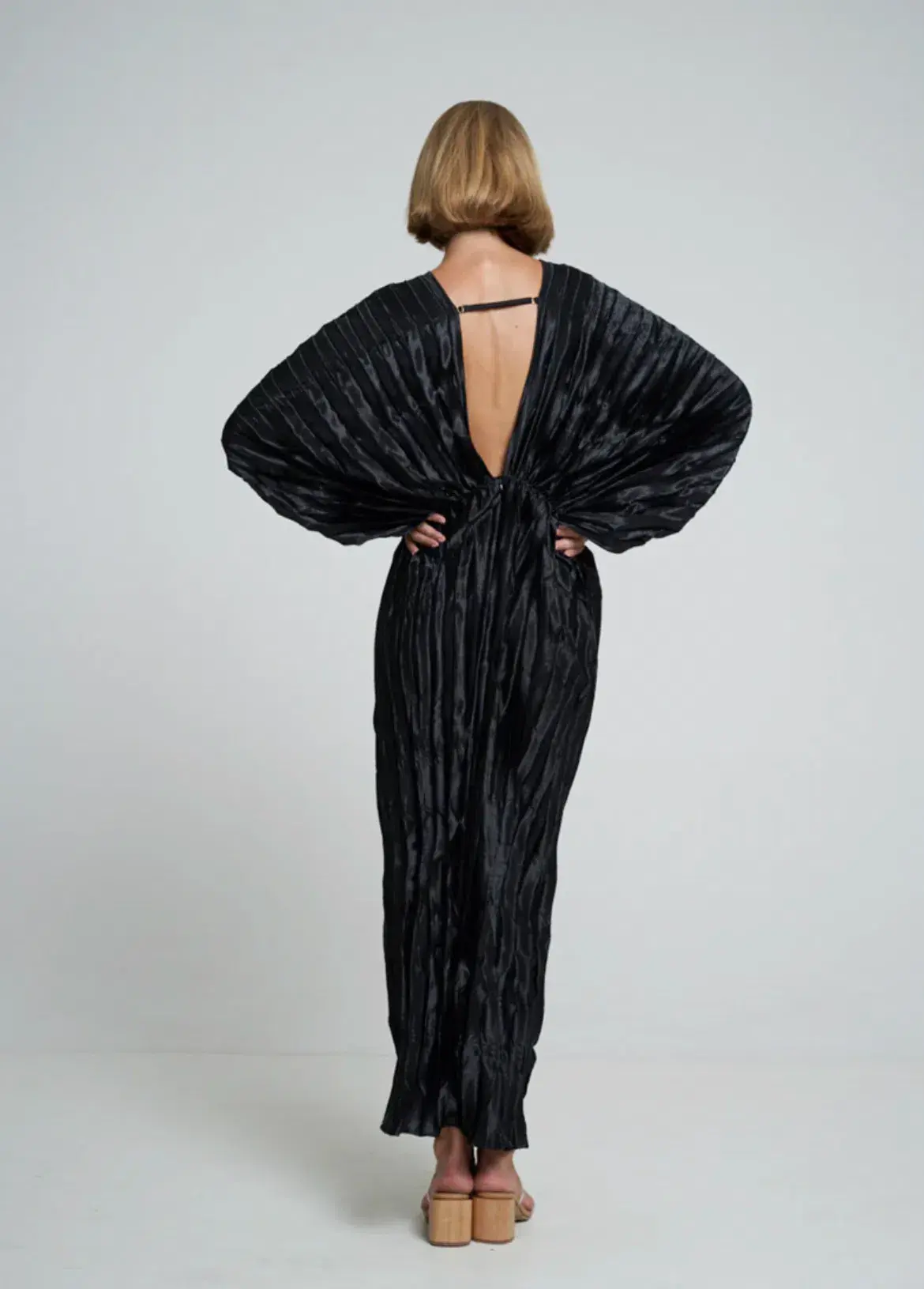 L’Idee Deluxe Gown Black Size 14 - Image 2