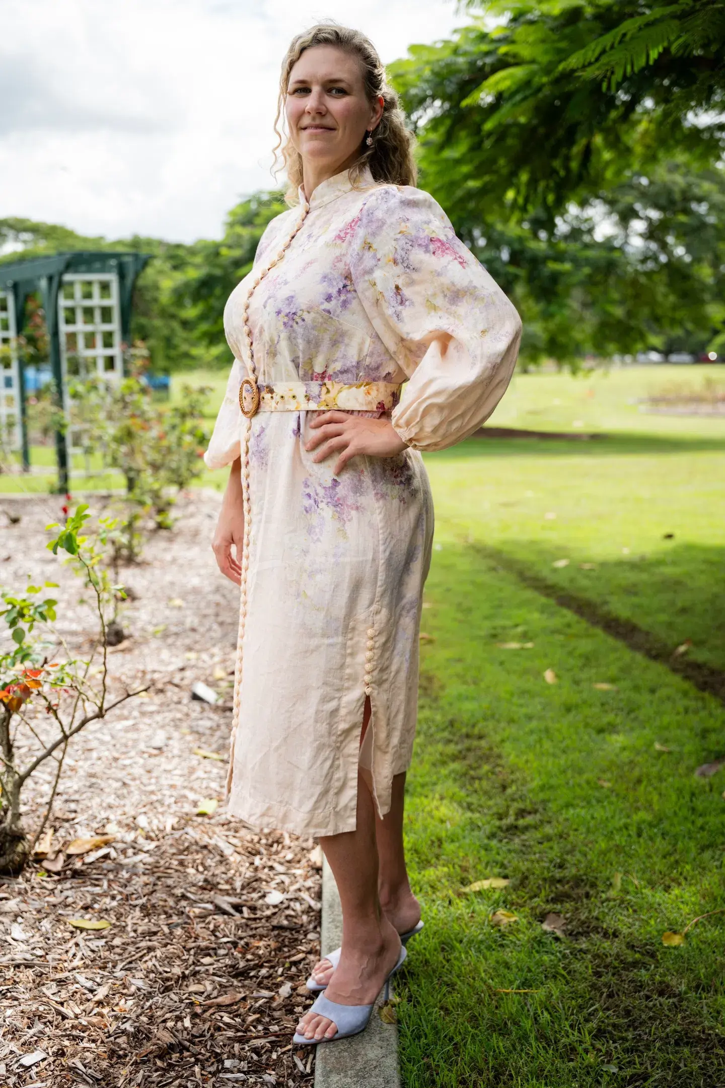 Zimmermann The Lyrical Buttoned Midi Dress in Dreamy Floral Size 4/Au 16  - Image 3