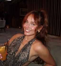 Sisterhood of Genevieve's travelling clothes avatar