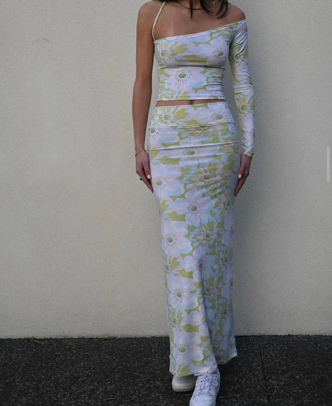 Posie Set Vesper Co for rent on The Volte - main image