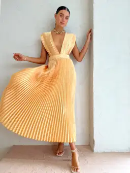 L'idée Gala Gown Mango Size AU 6 for rent on The Volte - image 1