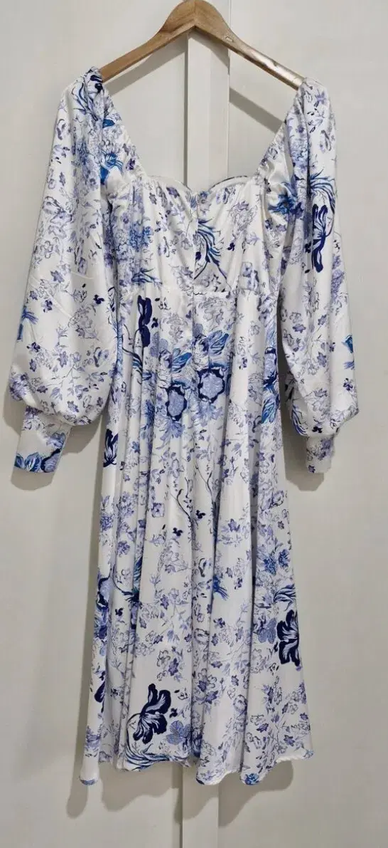Alamour Annika Dress Blue Foral Size S/AU 10 for rent on The Volte - main image