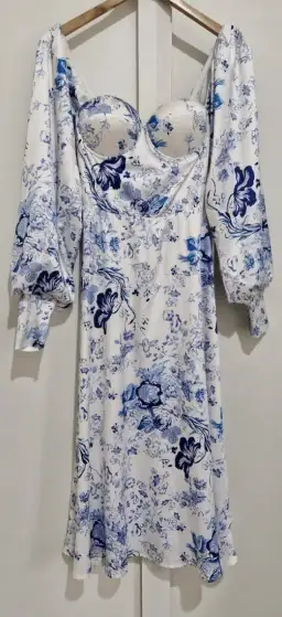 Alamour Annika Dress Blue Foral Size S/AU 10 for rent on The Volte - image 2