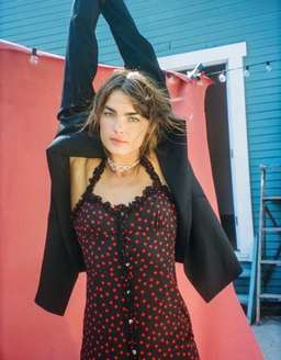 Réalisation par dress for rent on The Volte - image 1