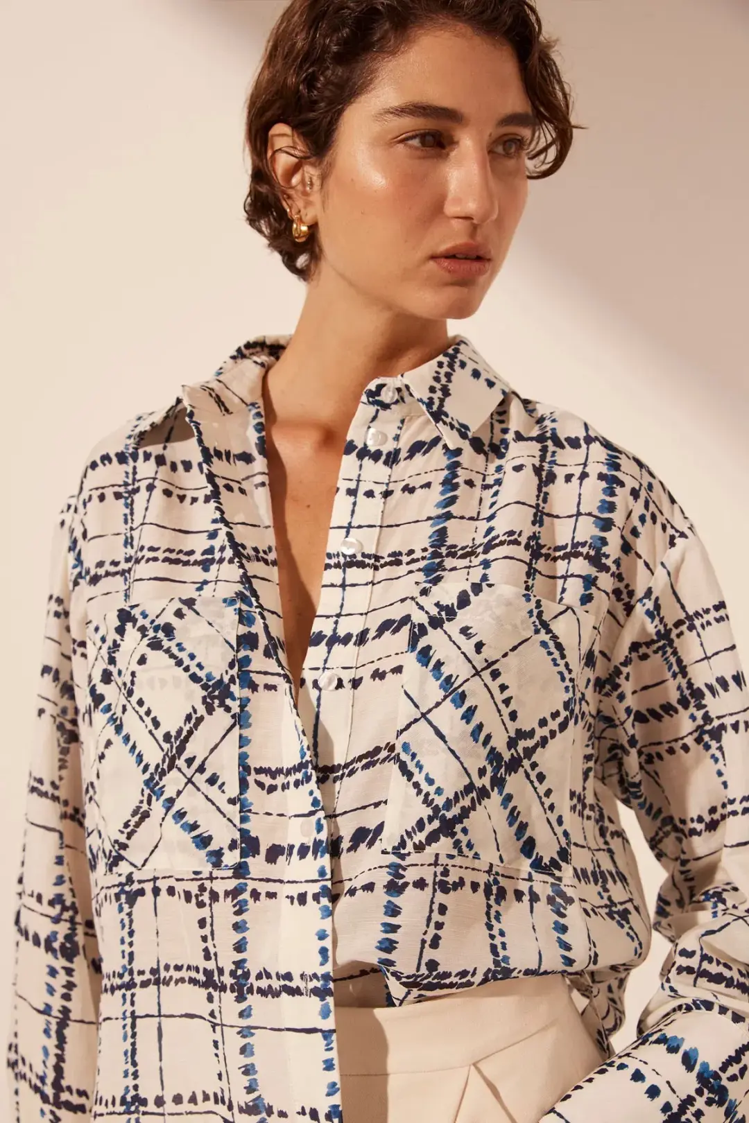 Shona Joy Niko Oversized Patch Pocket Shirt Ivory/Deep Navy Print Size 12 for rent on The Volte - main image