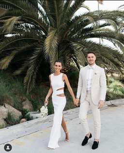 Scanlan Theodore Crepe Knit Gown White Size 6 for rent on The Volte - image 2