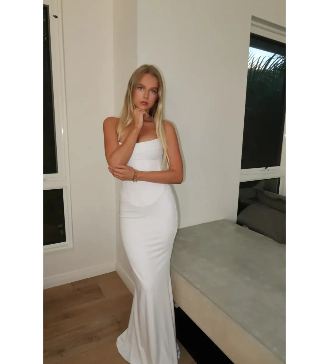 HNTR the label Louie Gown Blanc White Size XS / AU 6 for rent on The Volte - main image