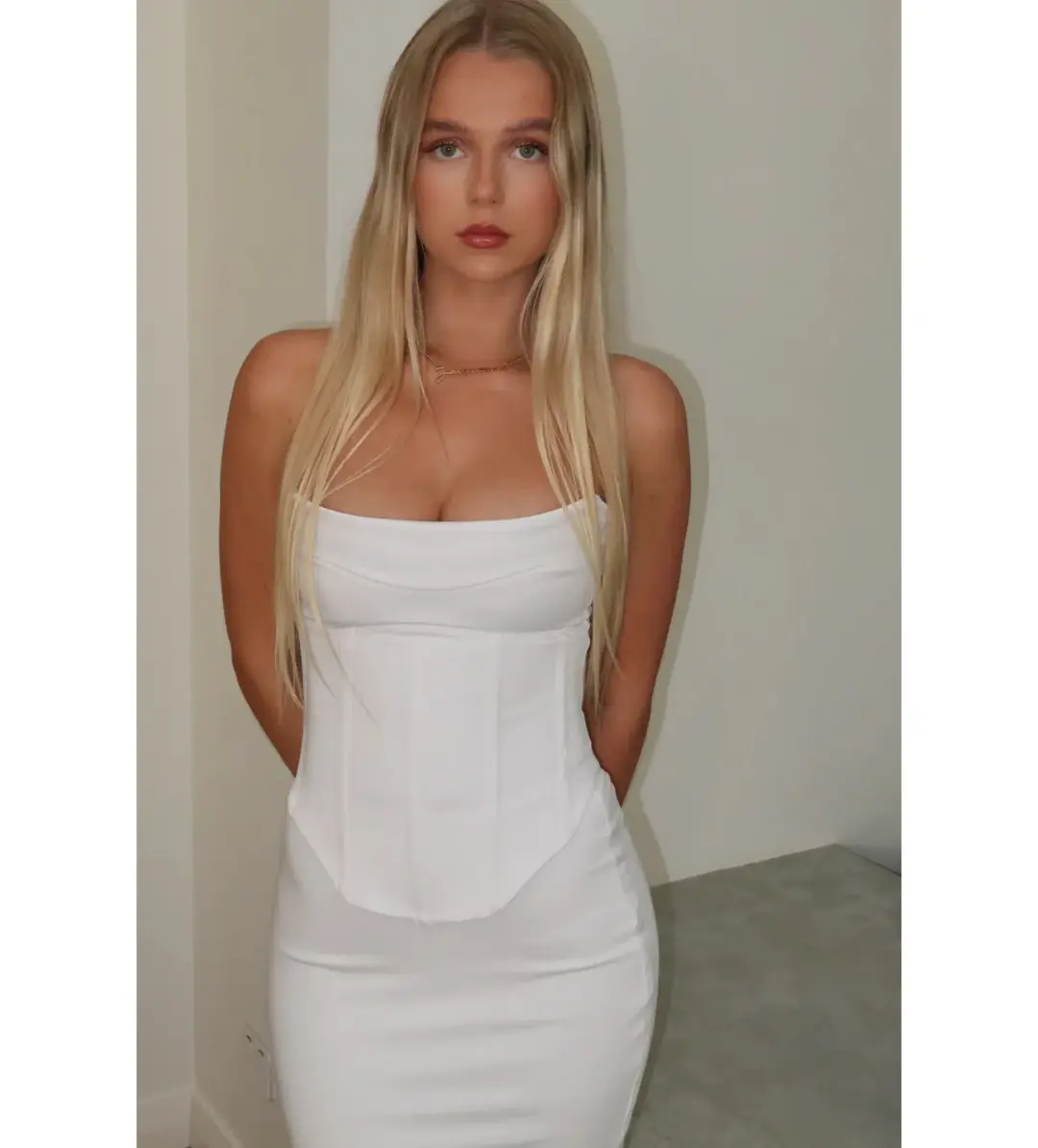 HNTR the label Louie Gown Blanc White Size S / AU 8 for rent on The Volte - main image