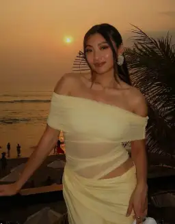 Benni Nico Off Shoulder Maxi Dress Butter Yellow Size 10 for rent on The Volte - image 5