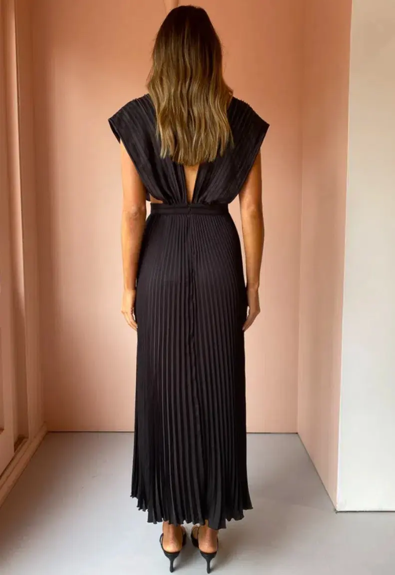 L’idee Gala Gown Noir Maxi Black Size AU 6 for rent on The Volte - main image