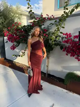 MESHKI Dallas One Shoulder Burgundy Size 8 for rent on The Volte - image 5