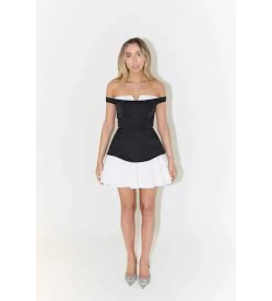 Odd Muse mini black and white size AU 10 for rent on The Volte - main image