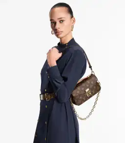 Louis Vuitton Pochette Métis East West for rent on The Volte - image 4