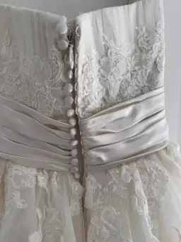 Pronovias Bridal size 10 for rent on The Volte - image 6