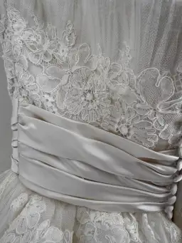 Pronovias Bridal size 10 for rent on The Volte - image 8