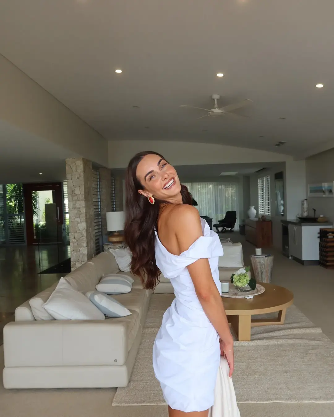 Paris Georgia Remmy Mini White Medium for rent on The Volte - main image