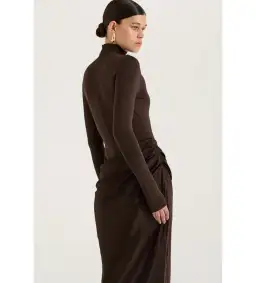 Henne Soraia Long Sleeve Maxi Dress Chocolate Size S AU 8 for rent on The Volte - image 6