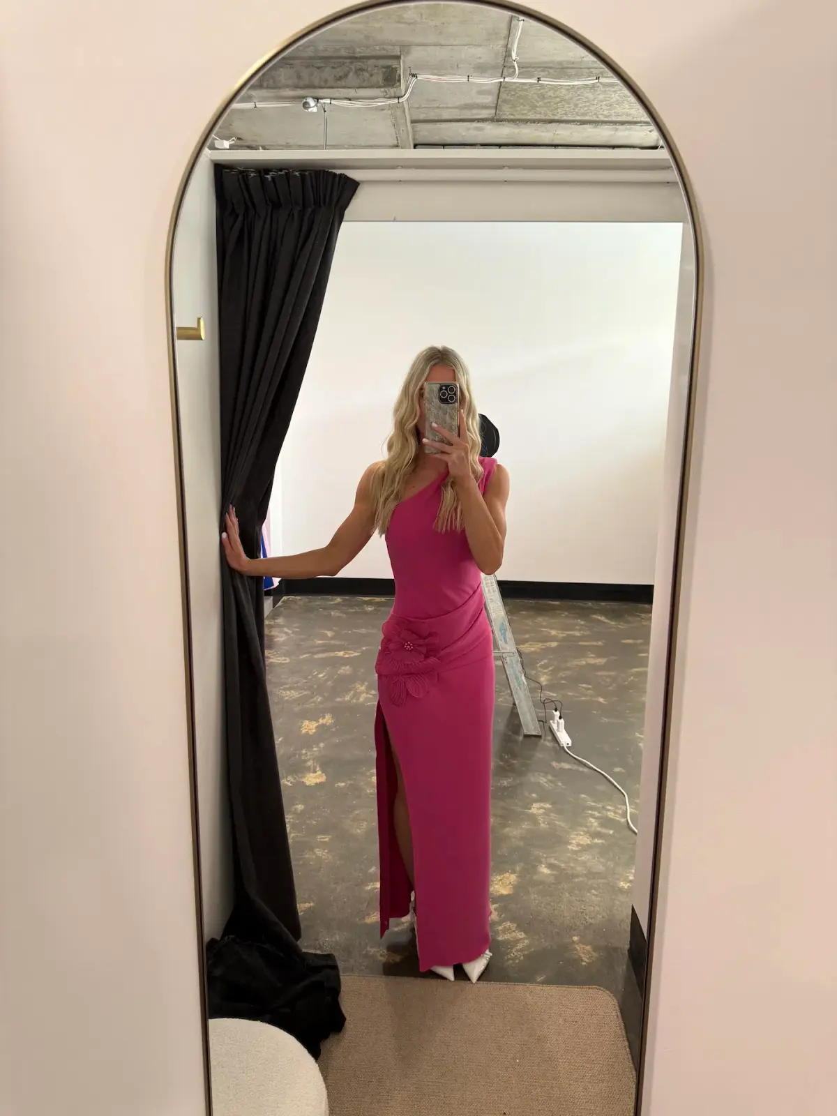 Elliatt Janelle One Shoulder Gown Pink Size 6 - Image 4