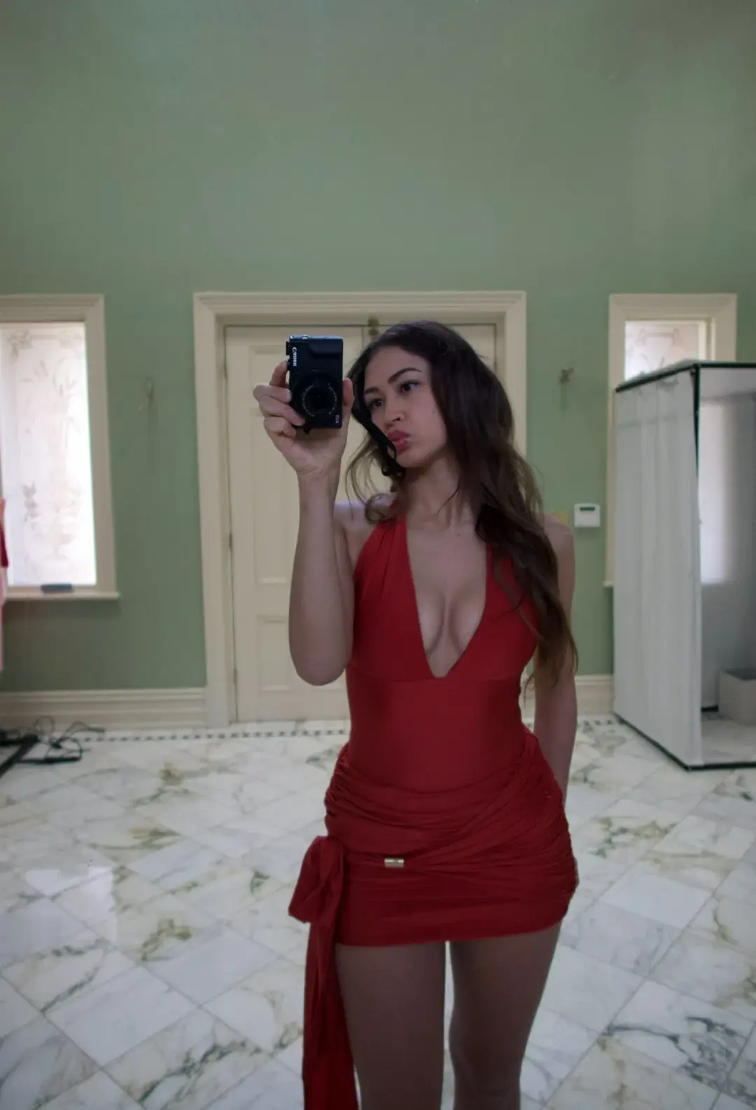 Red Imana Set for rent on The Volte - main image