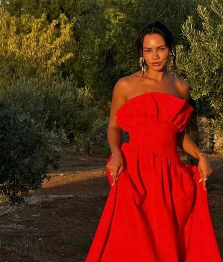 Laurel Gown Red Size 6 - Image 2