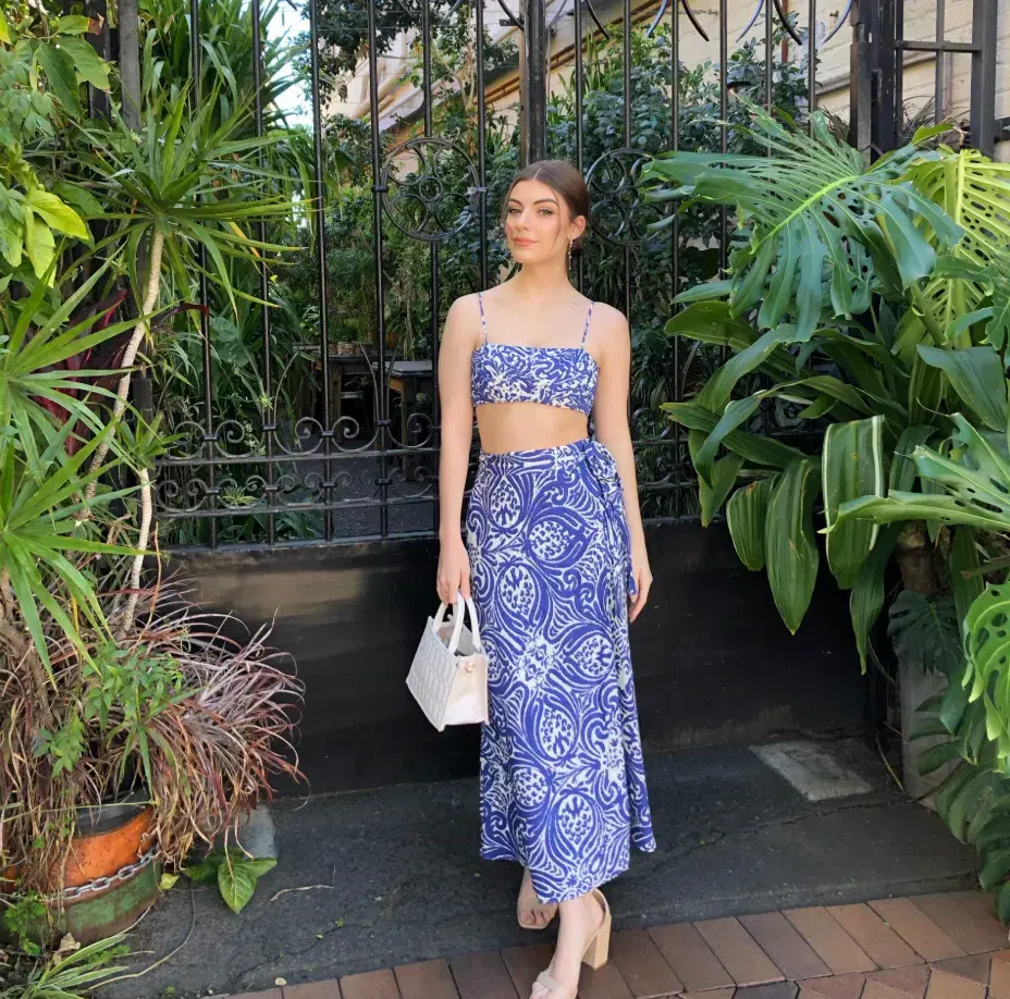 Pombeline Set size 8 for rent on The Volte - main image