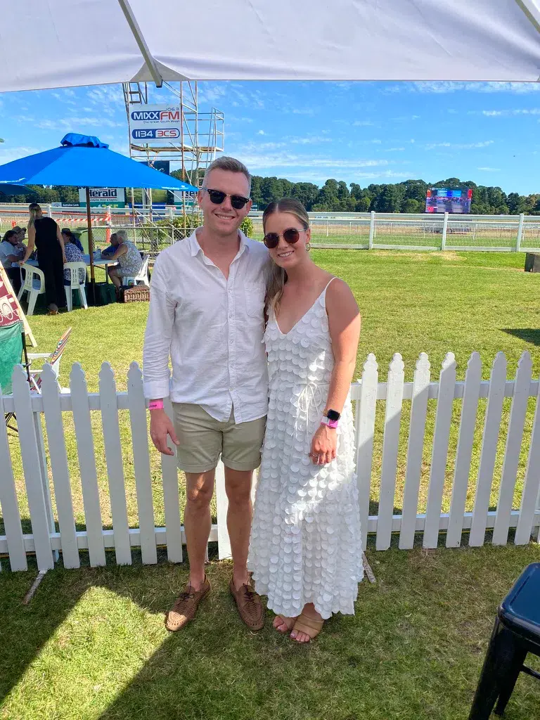 Sheike White Heaven V Neck Maxi Dress. Size 8 - Image 5