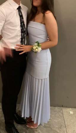 LINEAR CREPE PLEAT STRAPLESS DRESS