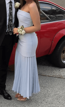 LINEAR CREPE PLEAT STRAPLESS DRESS